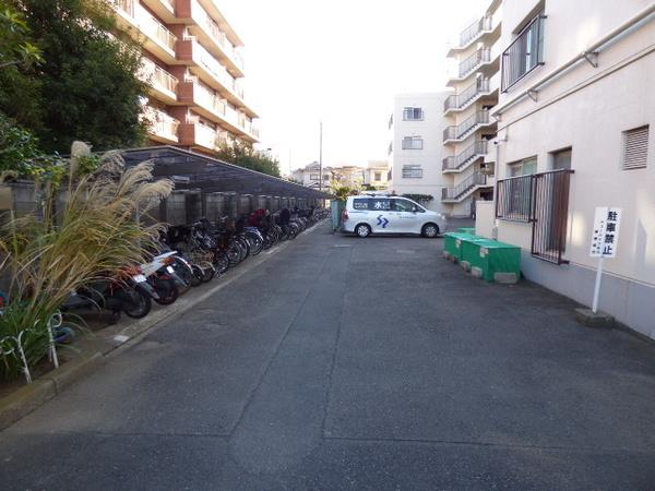 東建ニューハイツ市川 駐車場