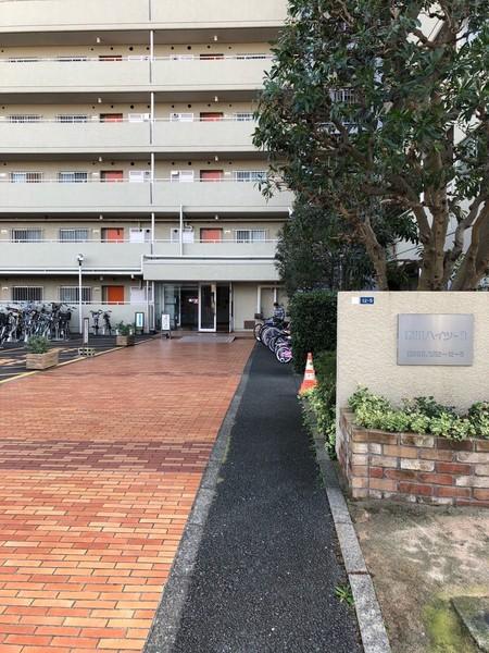 市川ハイツＢ棟 エントランス