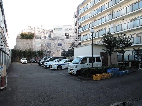 中野弥生町スカイハイツ 駐車場