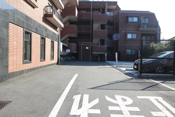 ライオンズマンション千葉登戸 駐車場