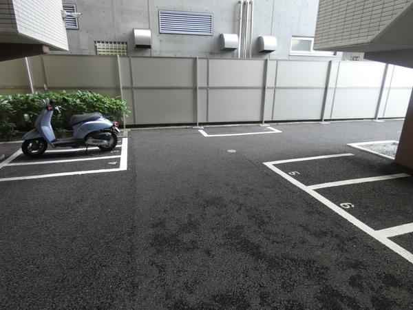エルガ春日部駅前 駐車場