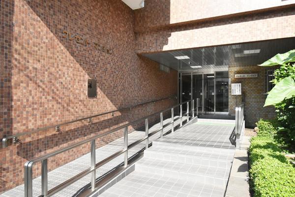 クレセントマンション エントランス