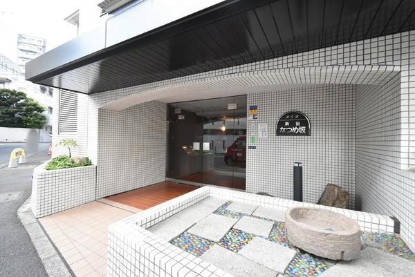 メイツ新宿なつめ坂 エントランス