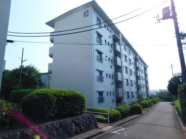 田園青葉台住宅団地１０号棟 外観