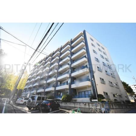 外観：白と青のコントラストがお洒落なヴィ