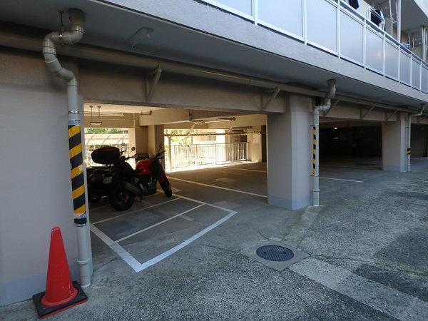 日吉第三コーポＡ棟 駐車場