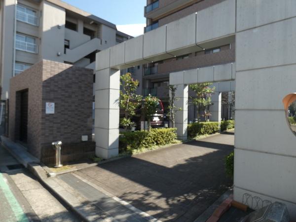 シャロール港北 エントランス