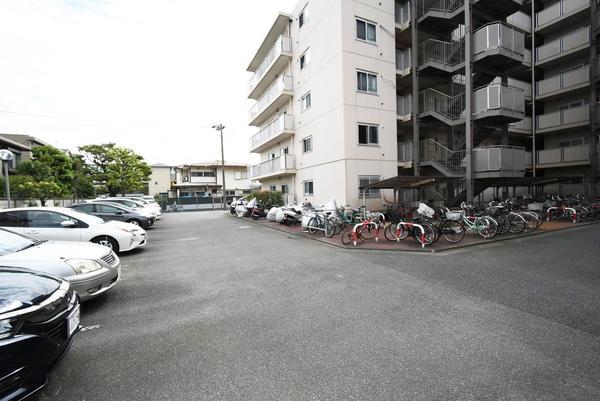 川崎ロイヤルマンション 駐車場