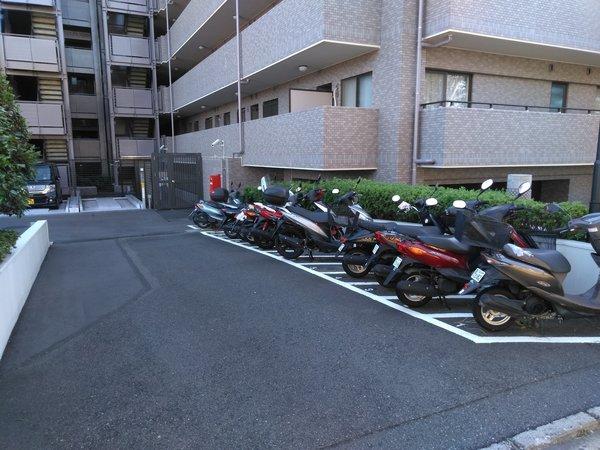 鷺沼東パーク・ホームズ２番館 駐車場