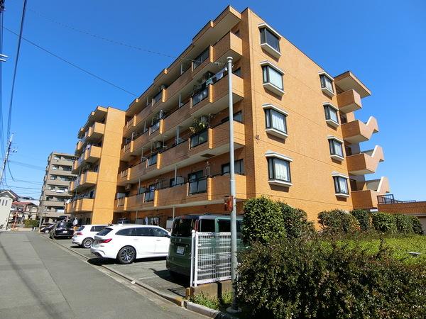 周辺は開放感があり日当たり良好