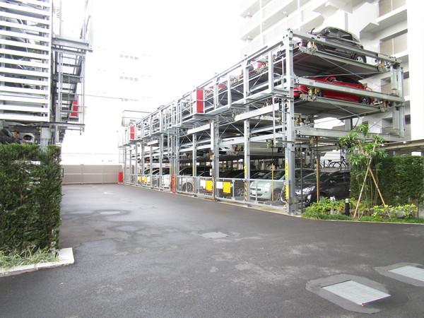 ザ・パークハウス新越谷 駐車場
