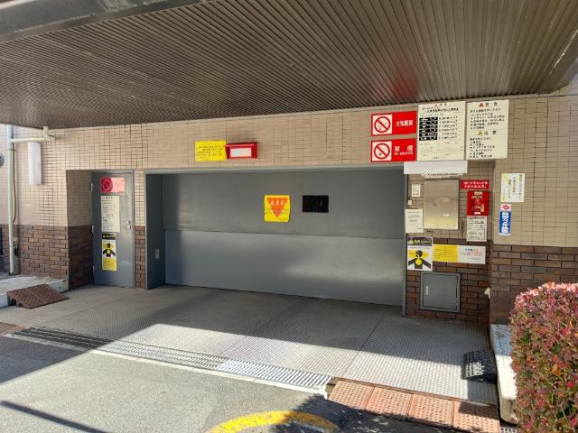 チュリス明大前 駐車場