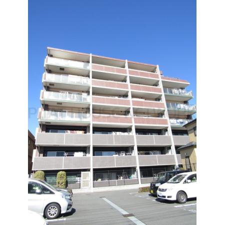南西角部屋　南側敷地内駐車場　陽当り良好