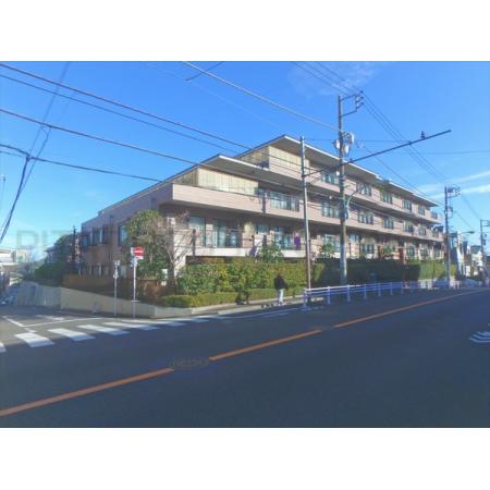 重厚感ある低層マンション