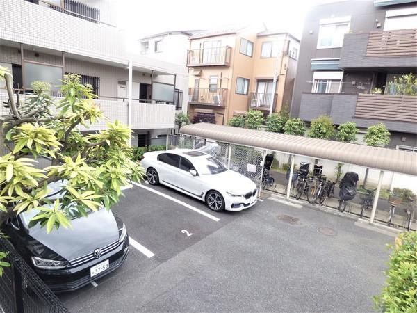ルーエ成増 駐車場
