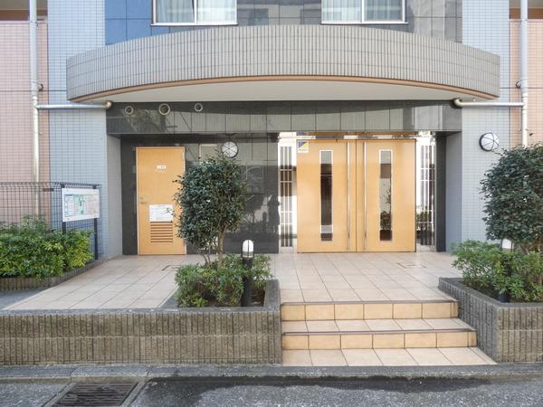 ライフレビュー横濱 エントランス