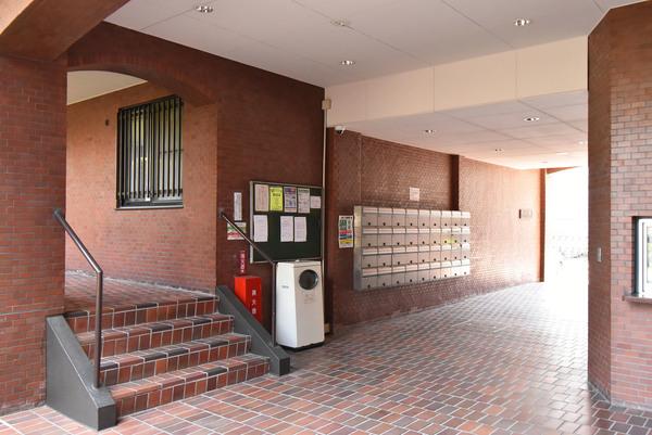 トーア余丁町マンション エントランス