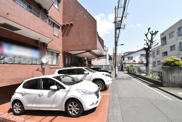 トーア余丁町マンション 駐車場