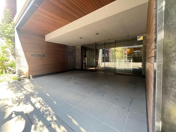 ジオ四谷三栄町 エントランス