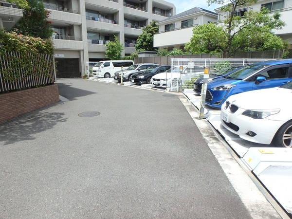 サンフル日吉本町ガーデンハウス 駐車場