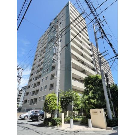 大宮駅から徒歩7分。角地に面していながら