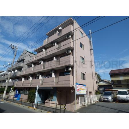 南東側は道路に面し、陽当たりが確保されて