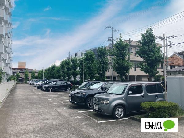 大山ローヤルコーポ 駐車場