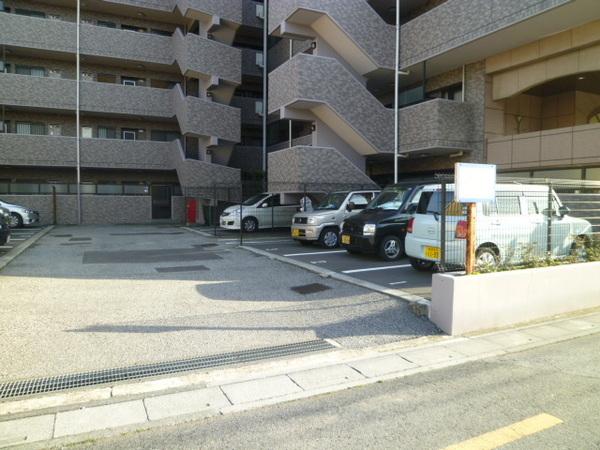ライオンズマンション北越谷桜堤通り 駐車場