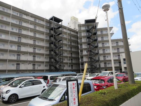 メイツ越谷 駐車場