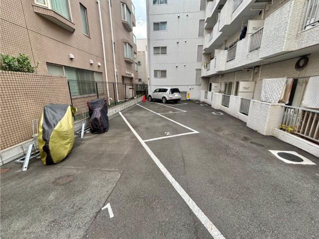 自由ヶ丘第５マンション 駐車場