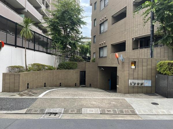ロムルスコート幡ヶ谷 駐車場
