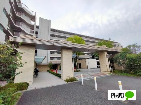 ブランズ市が尾ガーデン エントランス