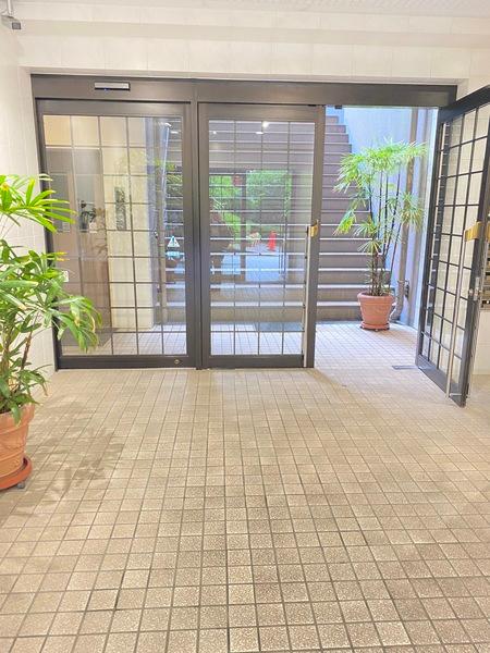 ナイスアーバン井土ヶ谷弐番館 エントランス