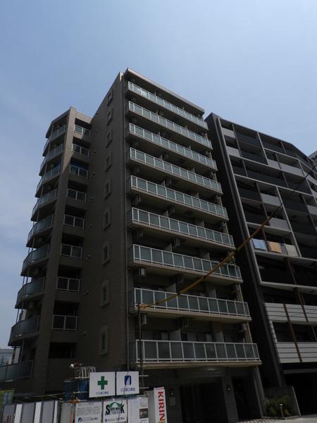 目の前道路の為日当たり良好です。