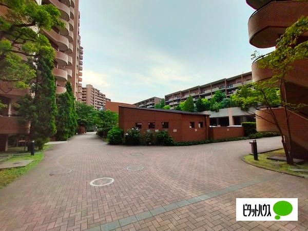 港北ニュータウンイオ8番館 駐車場