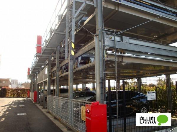 レーベン多摩永山ＧＡＲＤＥＮ　ＨＩＬＬＳ 駐車場