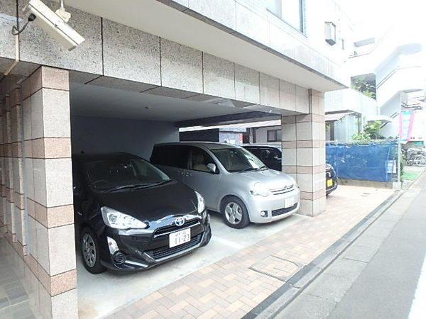セザール氷川台 駐車場