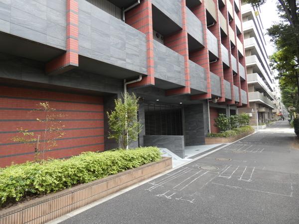 ブライズ方南町 駐車場