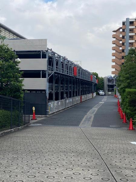ライオンズマンションセントワーフ横濱 駐車場