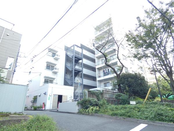 白を基調とした外観