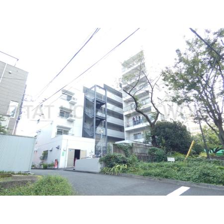 白を基調とした外観