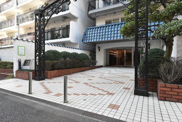 秀和田町レジデンス エントランス