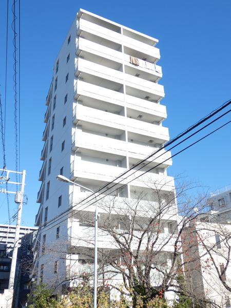 白を基調に洗練された印象を創るフォルム。