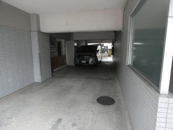 岡本マンション 駐車場