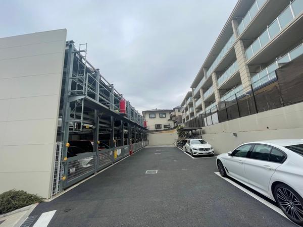 ヴェレーナ横浜三ツ沢 駐車場