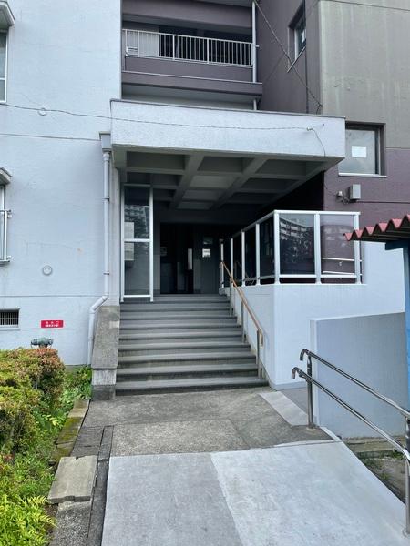 みさと団地９街区７号棟 エントランス