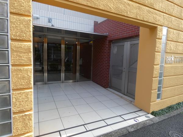 落ち着いた雰囲気のエントランス