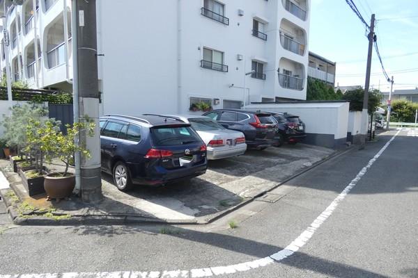 石川台ハイツ 駐車場