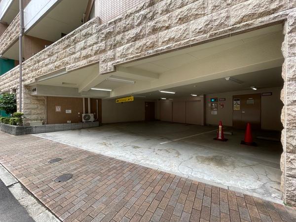 ユニーブル島津山 駐車場