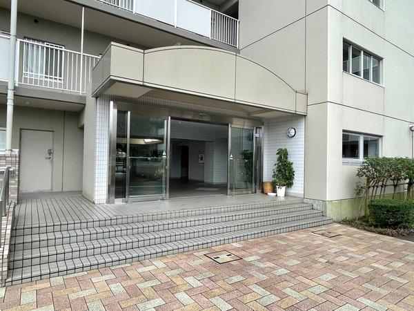 ファミール谷津 エントランス